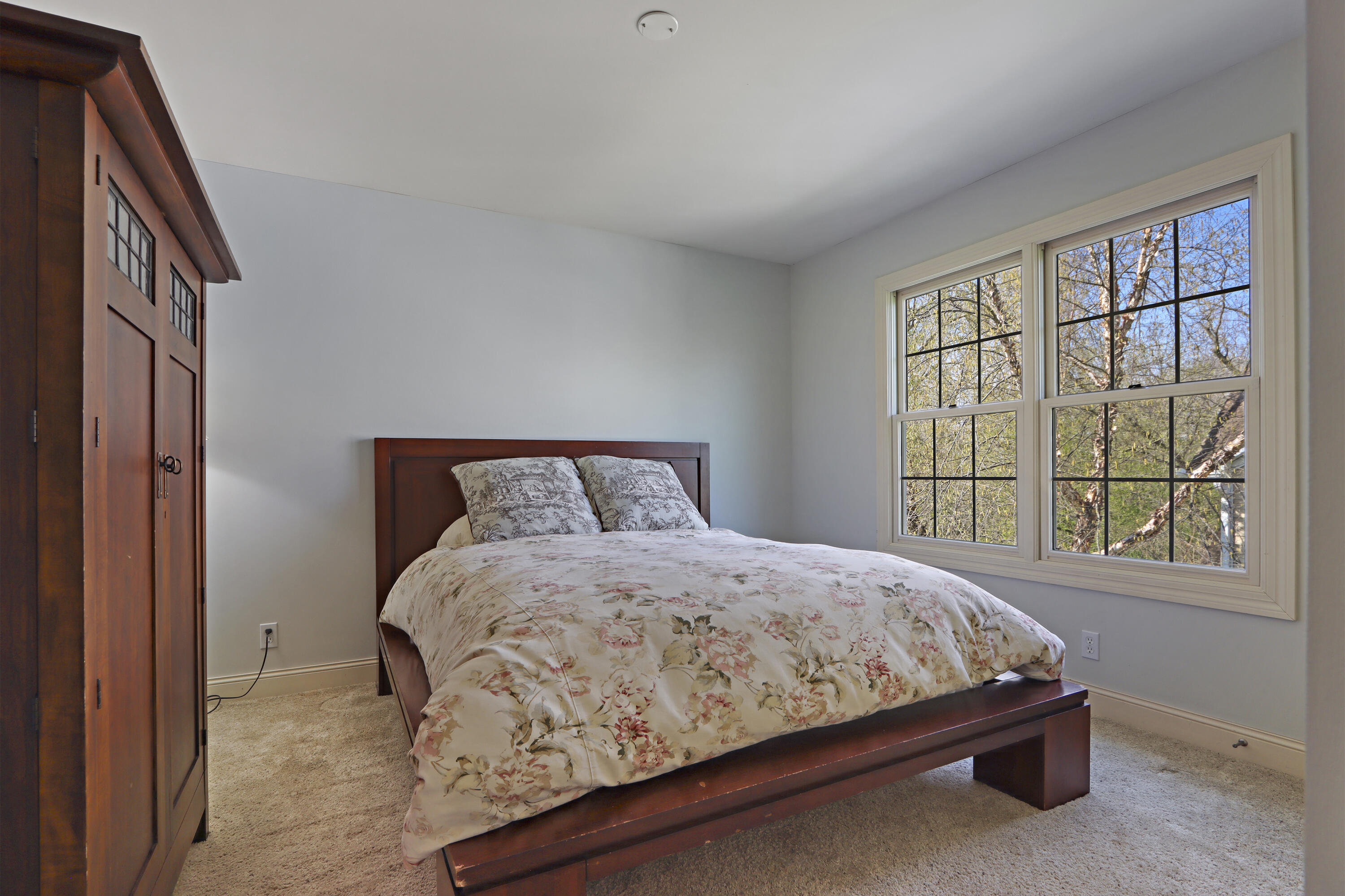 392 County Road B Fontana, WI 53125 - Photo 38 of 75 Bedroom 4 is located next to the UL Full Bath in the hallway