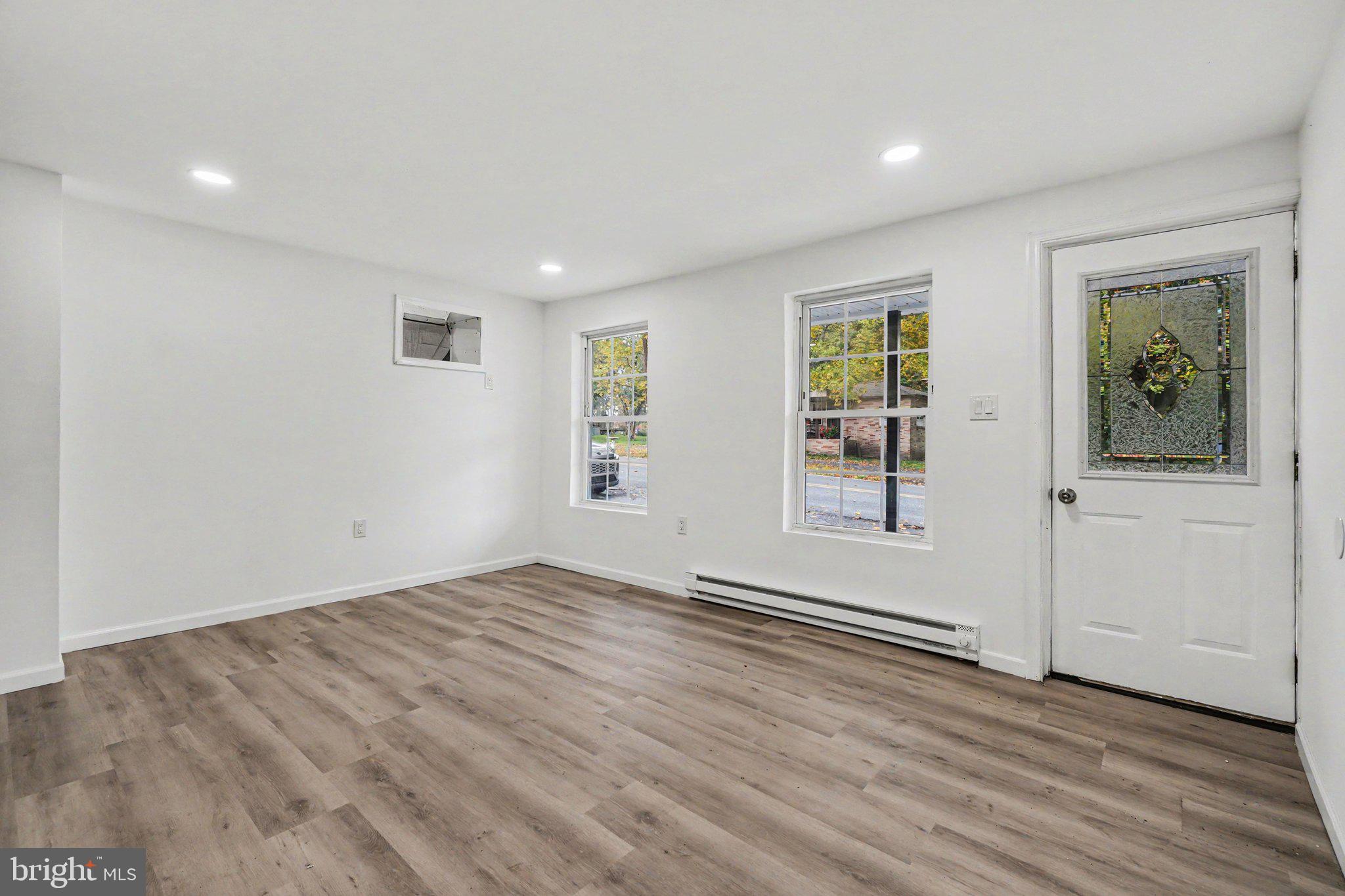 63 Hazle Street Delano, PA 18220 - Photo 6 of 29 Living Room