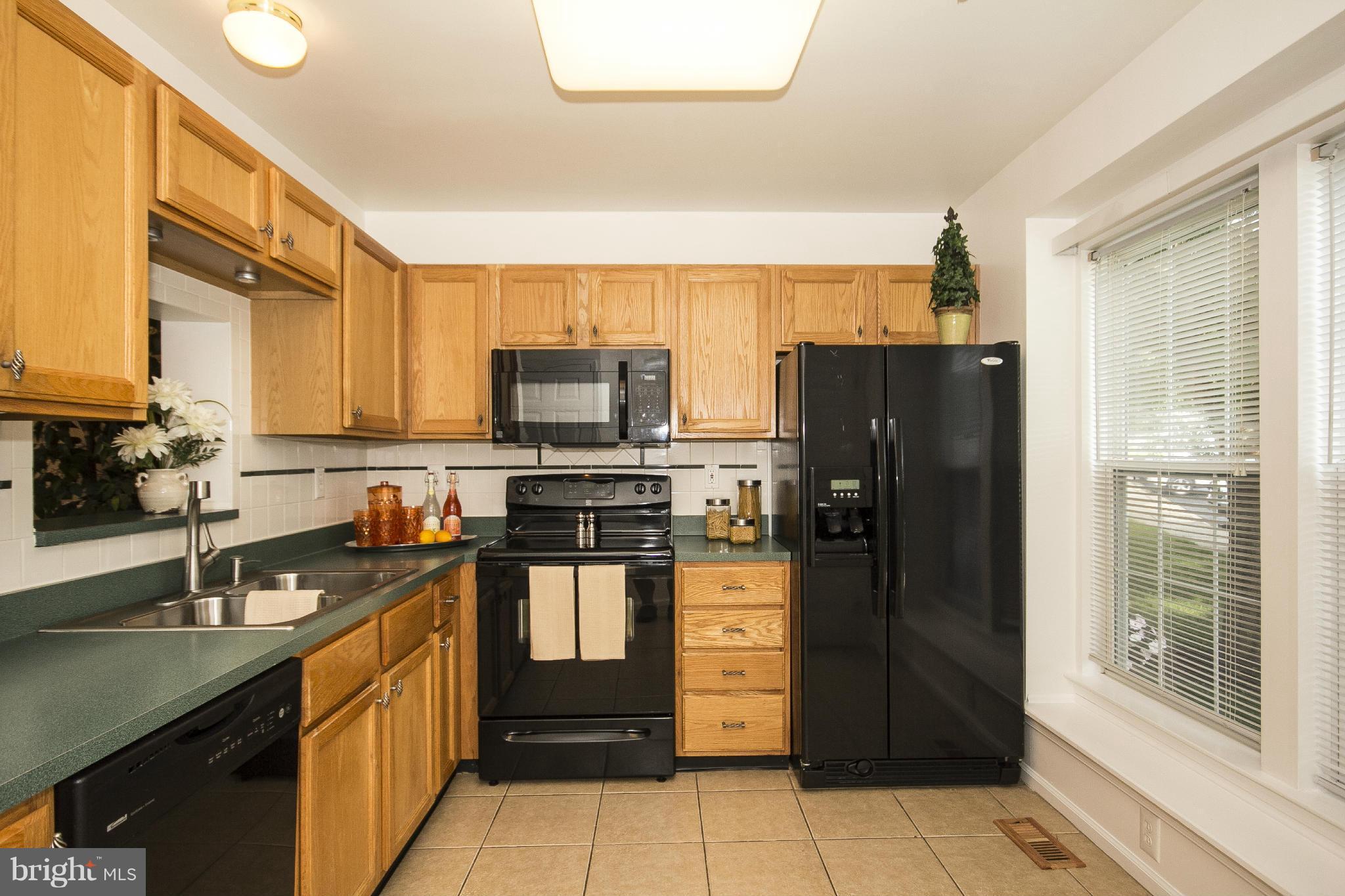 9384 Ridings Way Laurel, MD 20723 - Photo 6 of 30 Kitchen