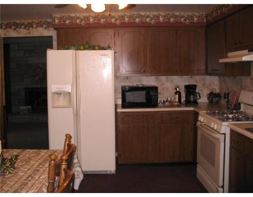 320 Nichols Road Pittsburgh, PA 15237 - Photo 5 of 18 Kitchen. Big eat-in-kitchen