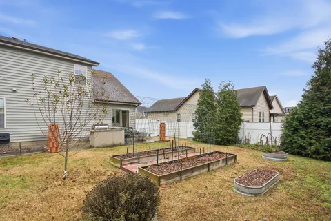 a view of a house with backyard