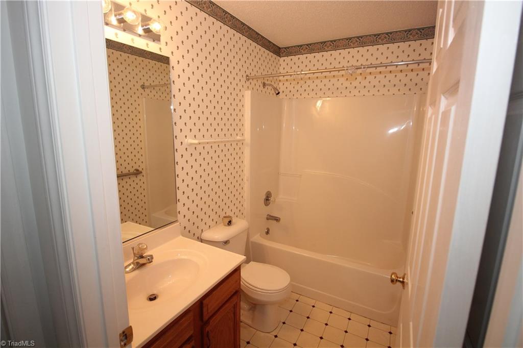 909 James Road High Point, NC 27265 - Photo 6 of 15