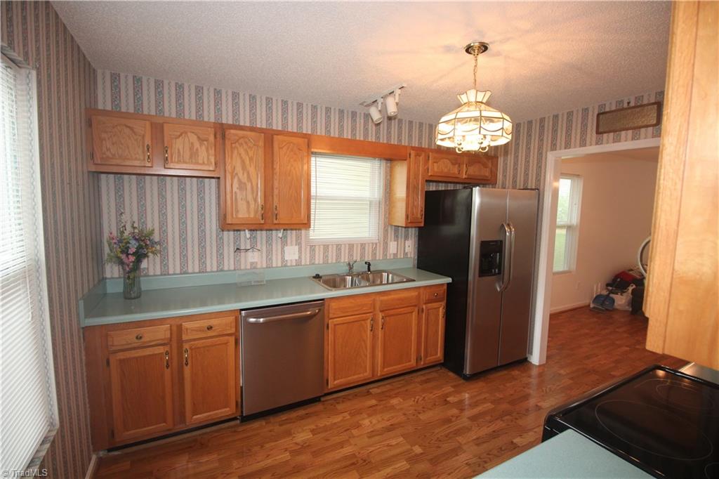 909 James Road High Point, NC 27265 - Photo 8 of 15