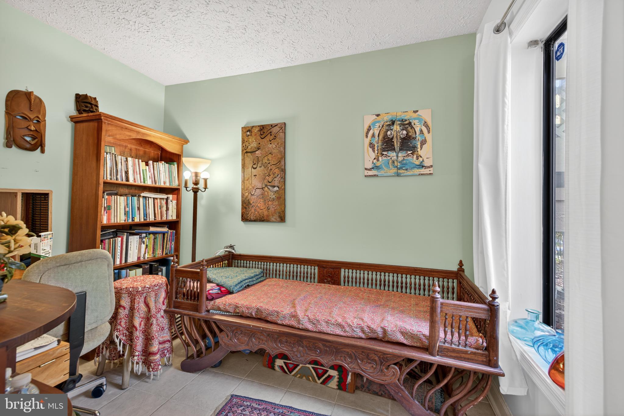 910 Windbrooke Drive, Unit 910 Gaithersburg, MD 20879 - Photo 12 of 20 Cozy reading nook with artistic flair.