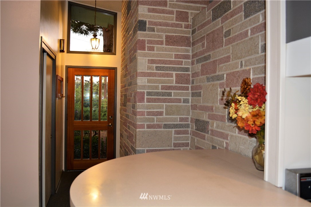 9728 231st Place Southwest Edmonds, WA 98020 - Photo 2 of 16 Gallery Image 2