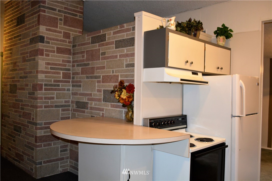 9728 231st Place Southwest Edmonds, WA 98020 - Photo 5 of 16 Gallery Image 5