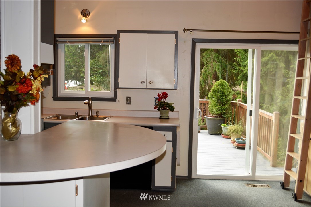 9728 231st Place Southwest Edmonds, WA 98020 - Photo 6 of 16 Gallery Image 6