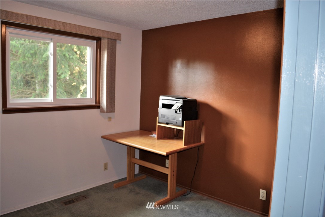 9728 231st Place Southwest Edmonds, WA 98020 - Photo 10 of 16 Gallery Image 10