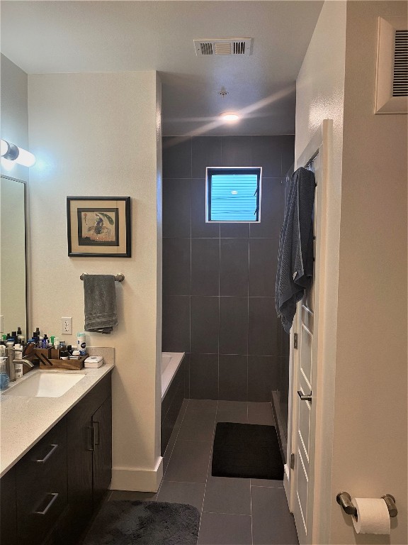 1615 East 7th Street, Unit 304 Austin, TX 78702 - Photo 7 of 12 a bathroom with a sink and a mirror