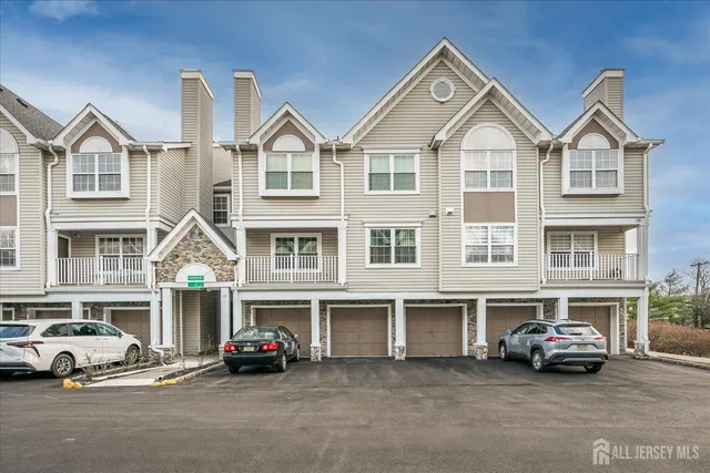 $2,700 | 10 Guisborough Way, Edison, NJ 08820