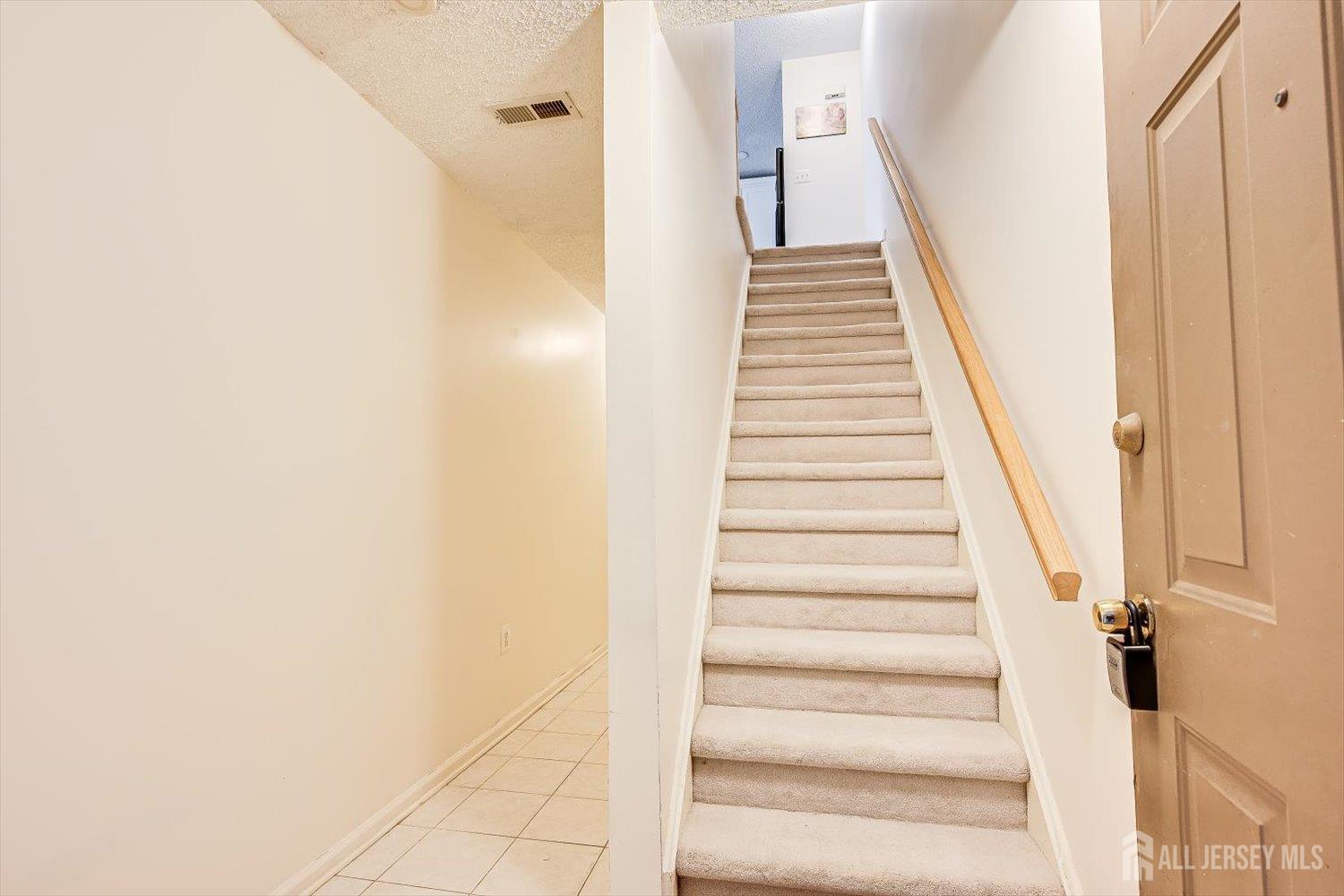 10 Guisborough Way Edison, NJ 08820 - Photo 4 of 27 a view of entryway