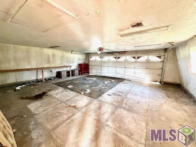 2376 Coteau Road Houma, LA 70364 - Photo 20 of 26 Garage