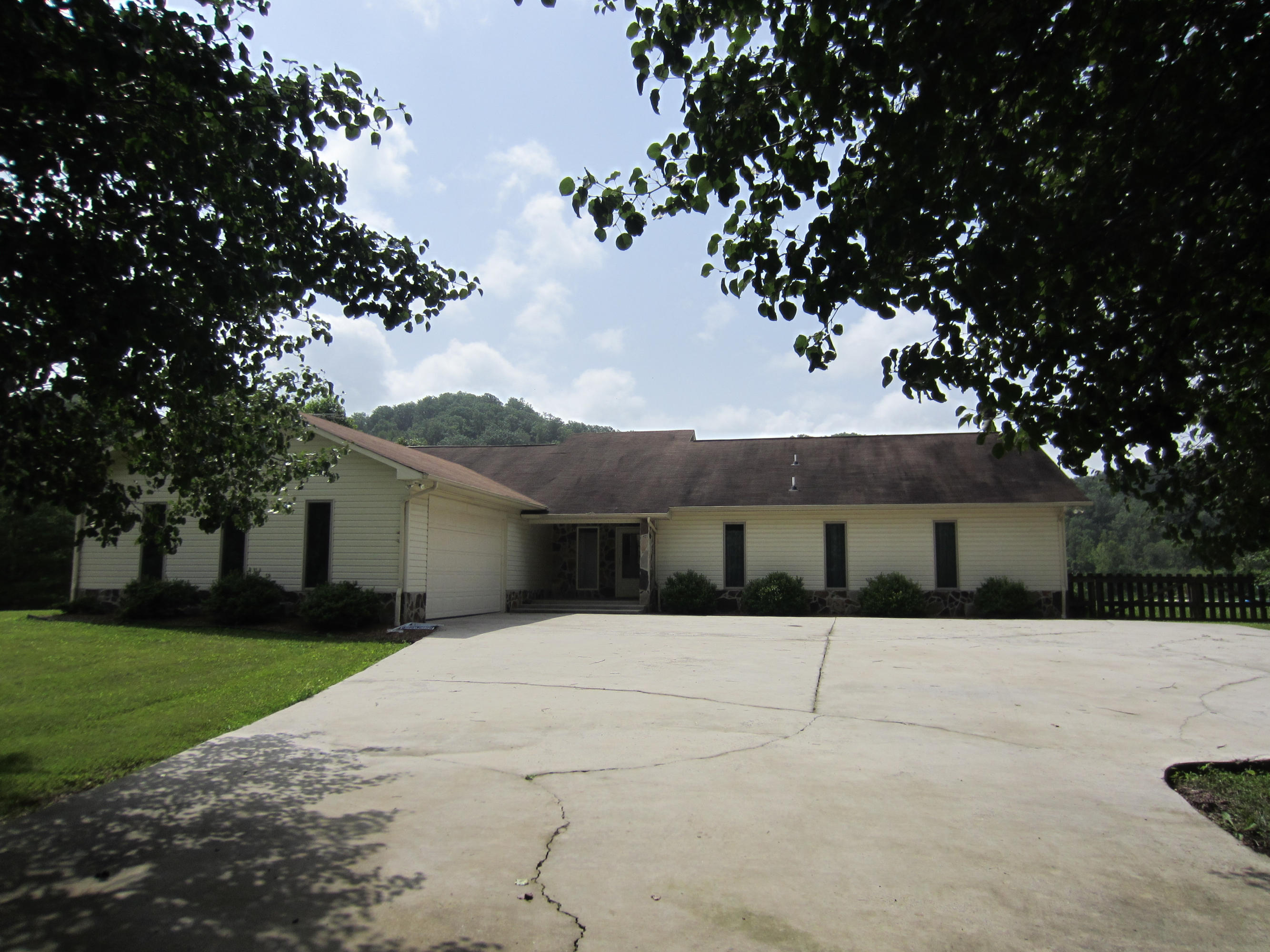 1379 Dogtown Road Ten Mile, TN 37880 - Photo 1 of 20 Lots of Guest Parking