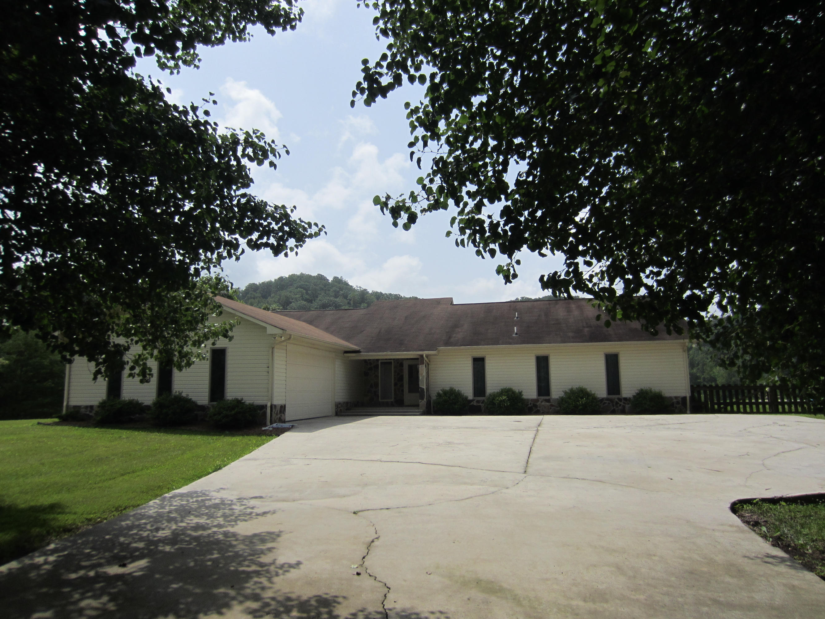 1379 Dogtown Road Ten Mile, TN 37880 - Photo 20 of 20 Front With Lots of Parking