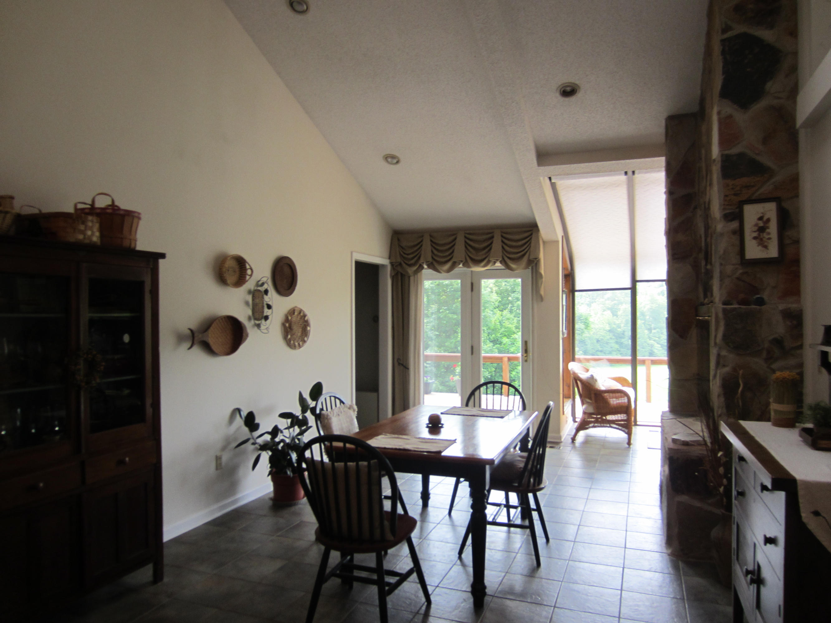 1379 Dogtown Road Ten Mile, TN 37880 - Photo 5 of 20 Breakfast Room, Tile Floor