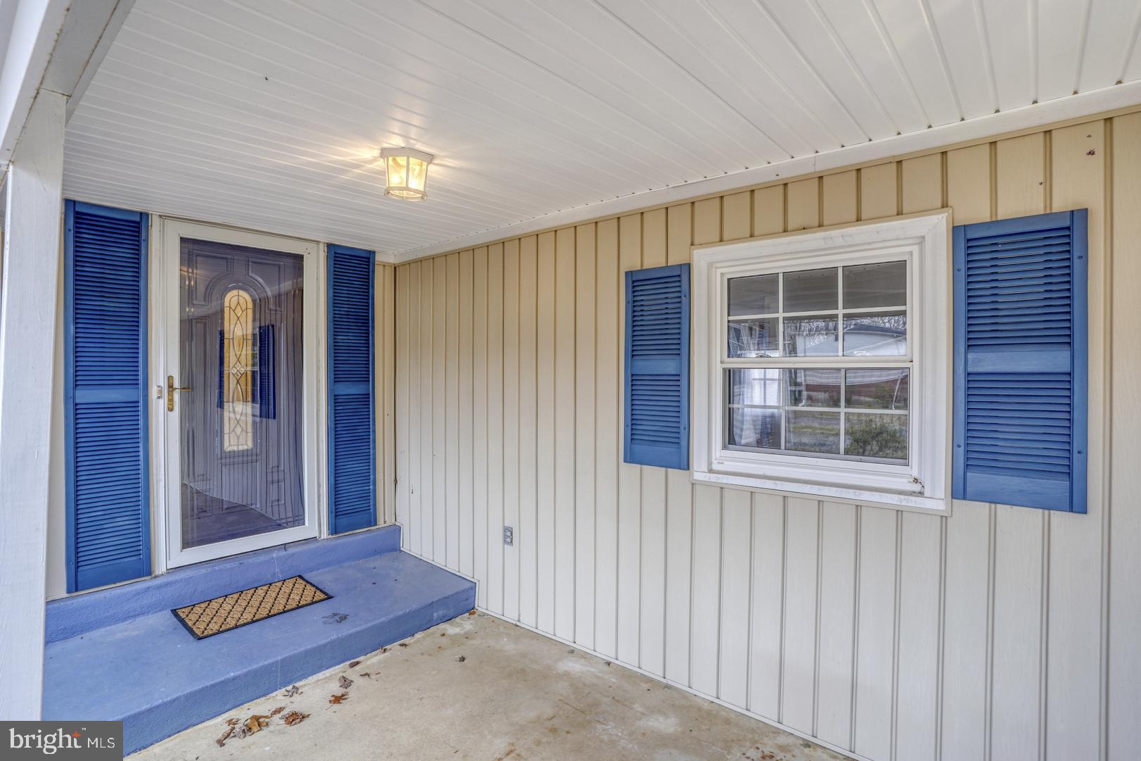 10 Merion Road Dover, DE 19904 - Photo 2 of 35 Covered Front Porch