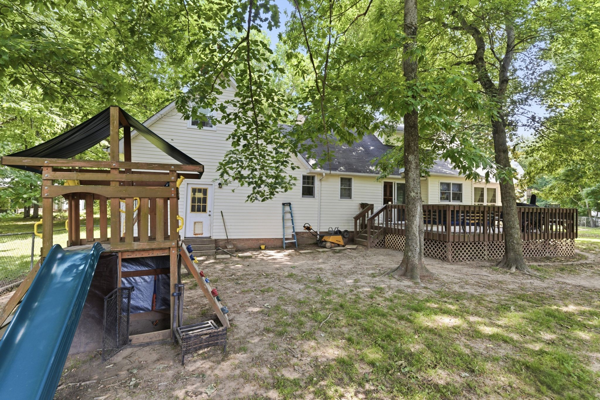 99 Smoke Rise Circle Manchester, TN 37355 - Photo 42 of 45 a front view of a house with a porch