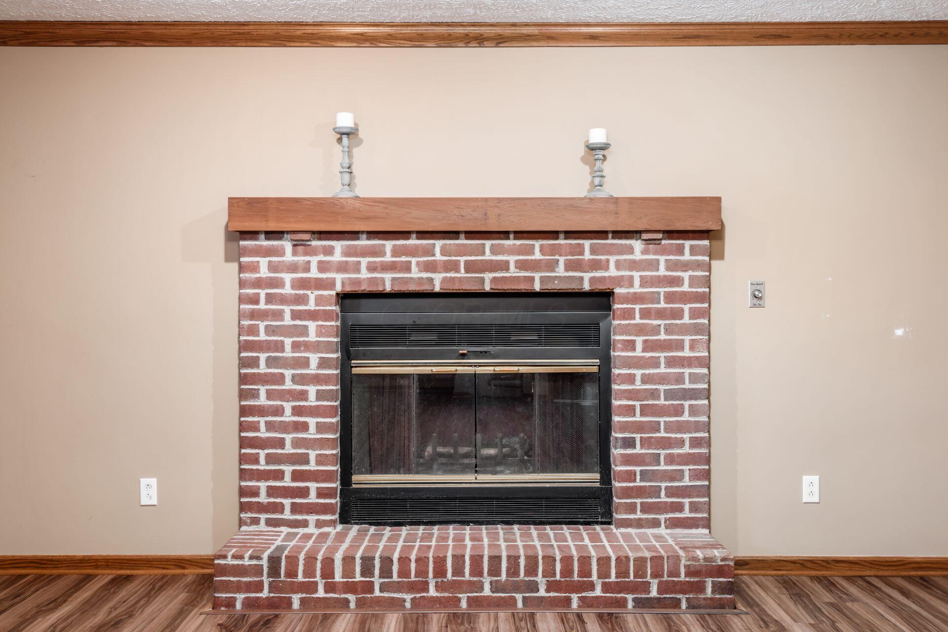 10862 Center Village Road Galena, OH 43021 - Photo 26 of 40 Detail of Log Fireplace