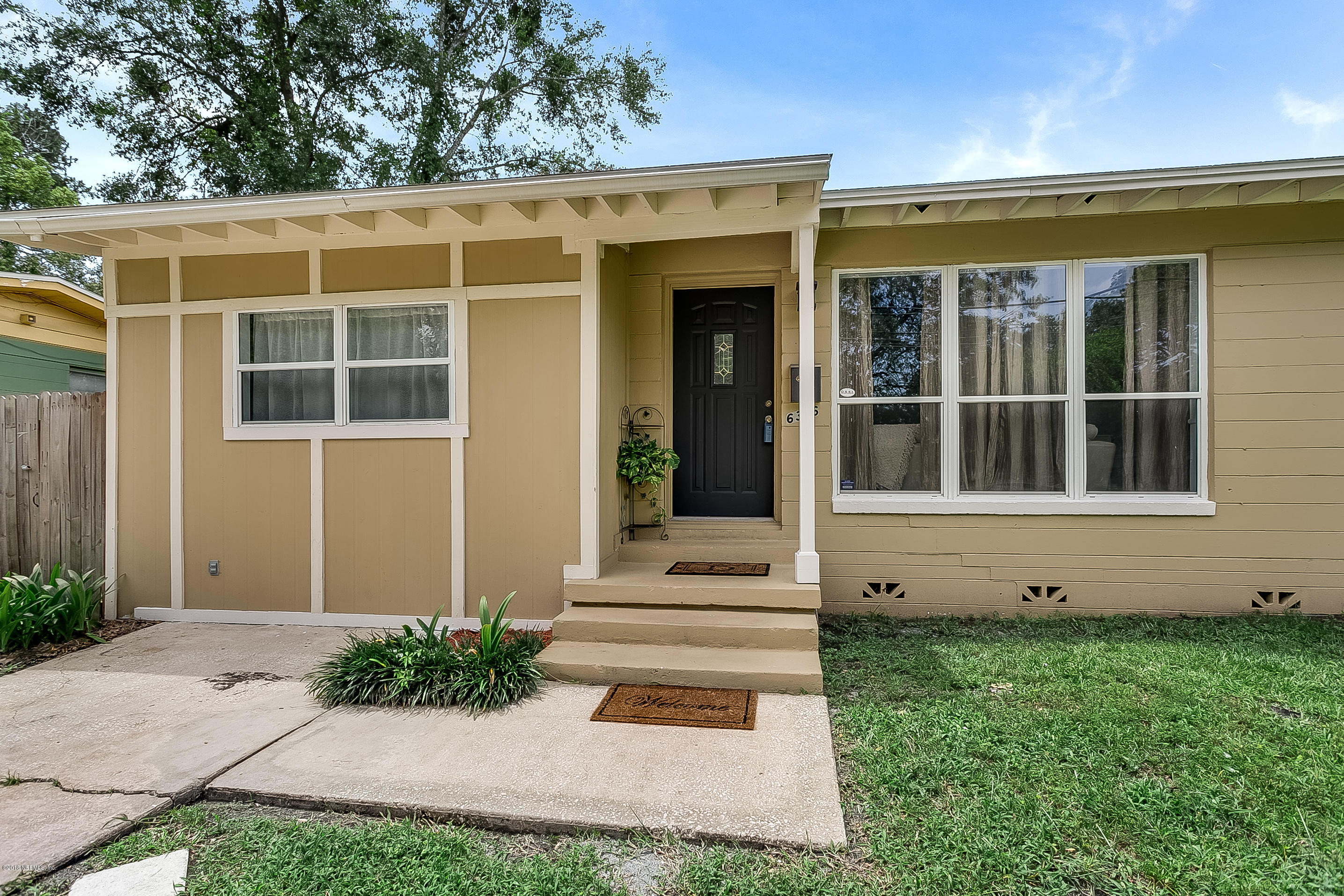 6316 Kennerly Road Jacksonville, FL 32216 - Photo 2 of 15 002_Entryway