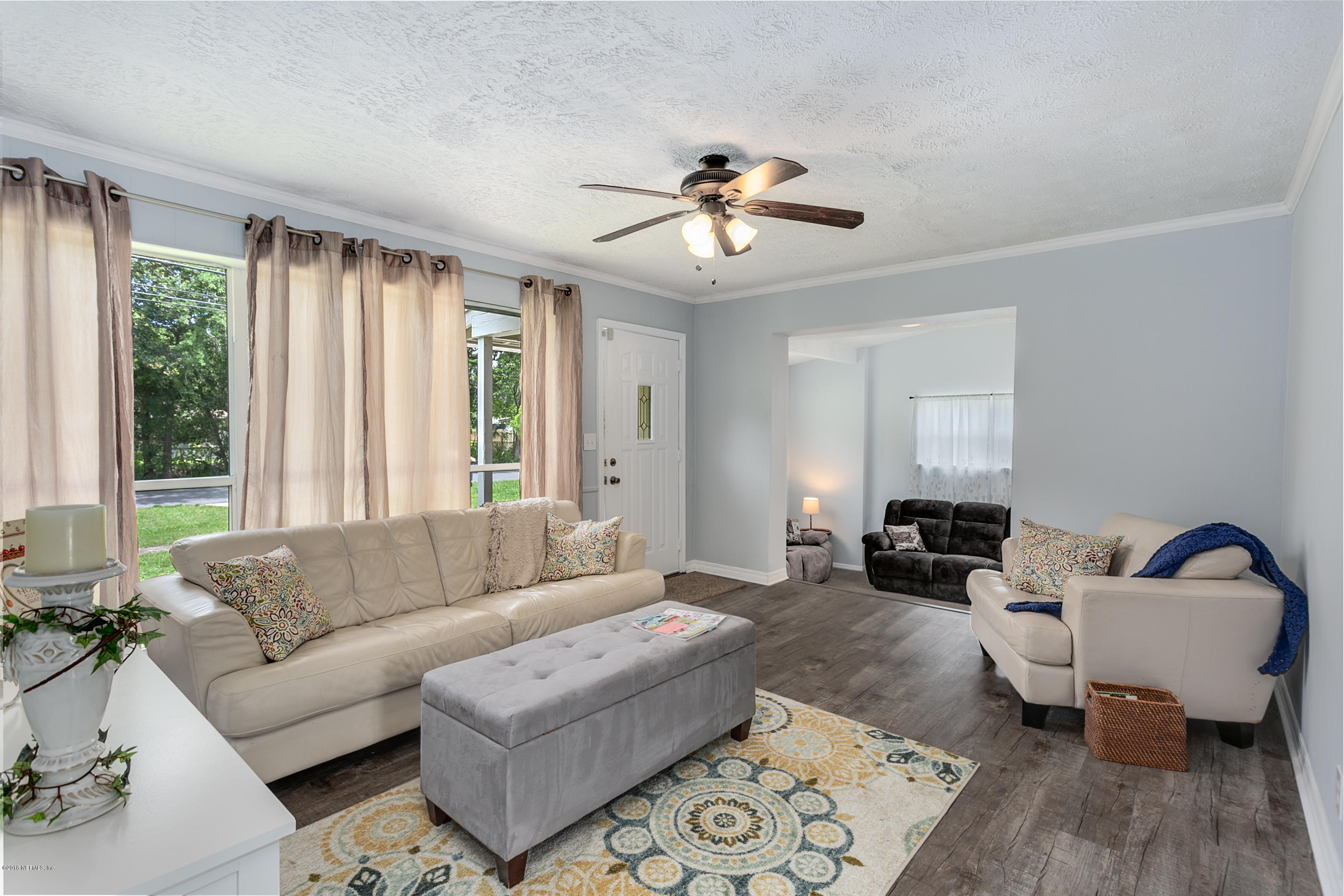 6316 Kennerly Road Jacksonville, FL 32216 - Photo 4 of 15 004_Living Room