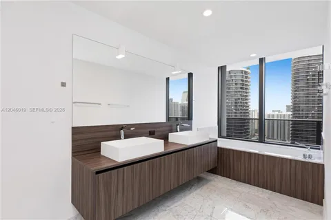 $1,599,000 | 1000 Brickell Plaza, Unit 4015, Miami, FL 33131