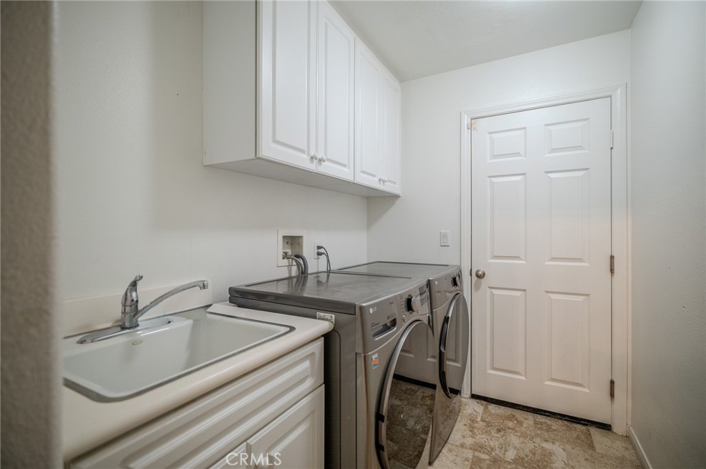 1895 Silver Drop Lane Hemet, CA 92545 - Photo 36 of 50 Laundry room