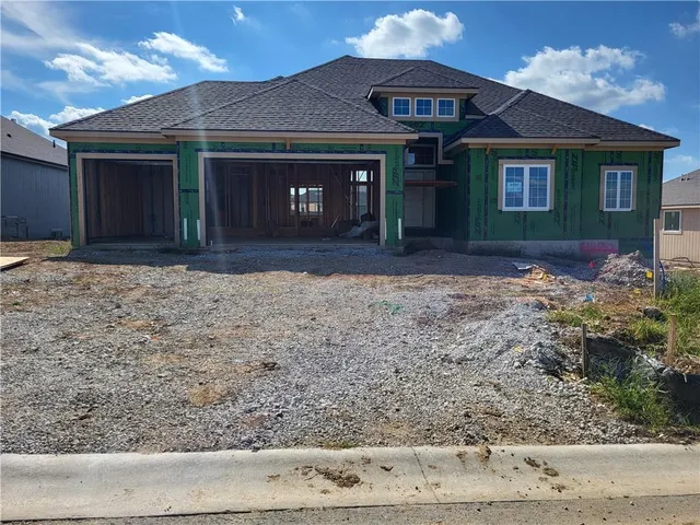 $727,900 | 4432 Tee Drive, Basehor, KS 66007