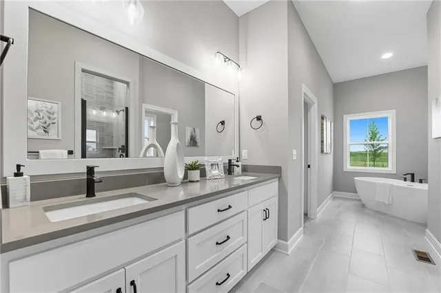 $727,900 | 4432 Tee Drive, Basehor, KS 66007