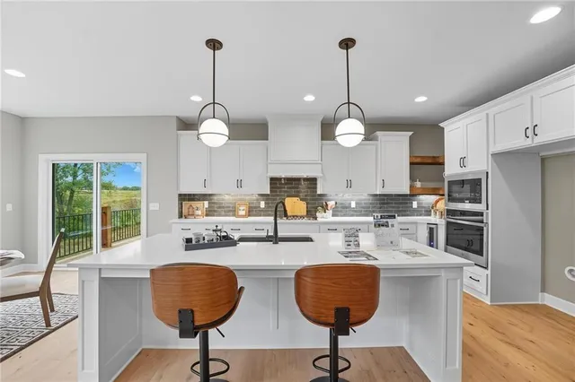 $727,900 | 4432 Tee Drive, Basehor, KS 66007