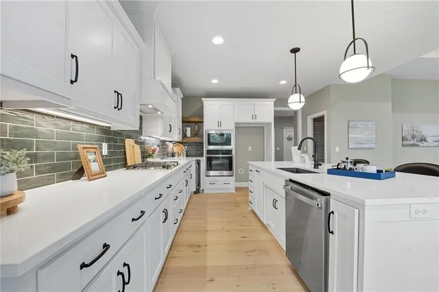 $727,900 | 4432 Tee Drive, Basehor, KS 66007