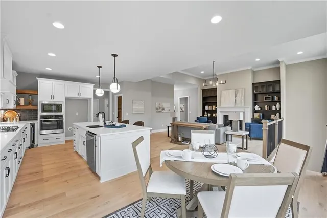 $727,900 | 4432 Tee Drive, Basehor, KS 66007