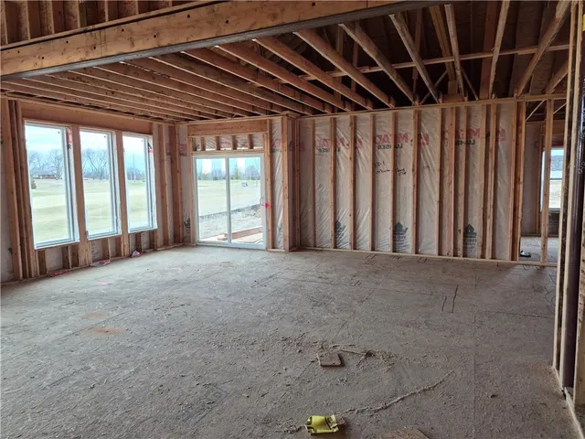 $727,900 | 4432 Tee Drive, Basehor, KS 66007