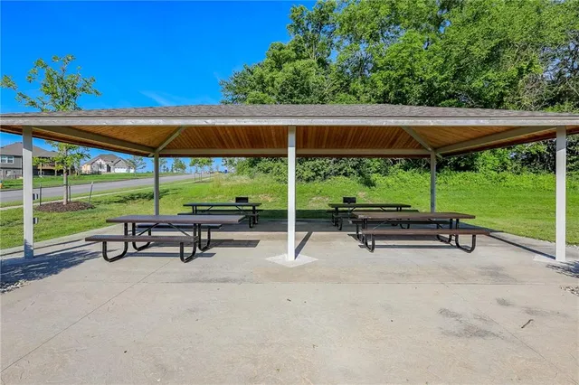 $727,900 | 4432 Tee Drive, Basehor, KS 66007