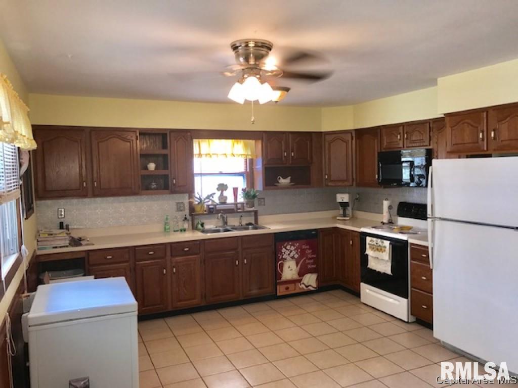 304 Walnut Valley Drive Springfield, IL 62707 - Photo 3 of 21