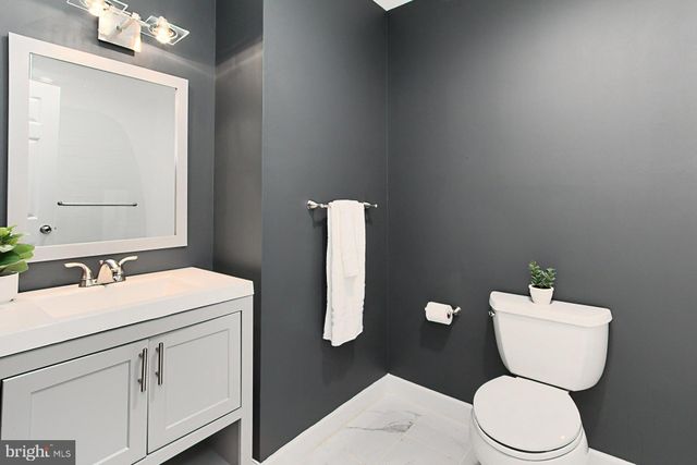 $1,085,000 | 2721 Oldewood Drive, Falls Church, VA 22043