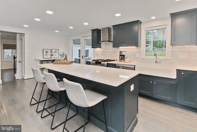 $1,085,000 | 2721 Oldewood Drive, Falls Church, VA 22043