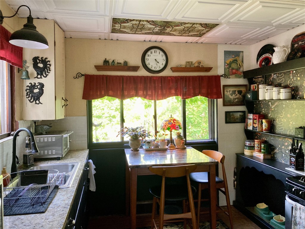 3847 Country Club Road Endicott, NY 13760 - Photo 4 of 25 Gallery Image 4