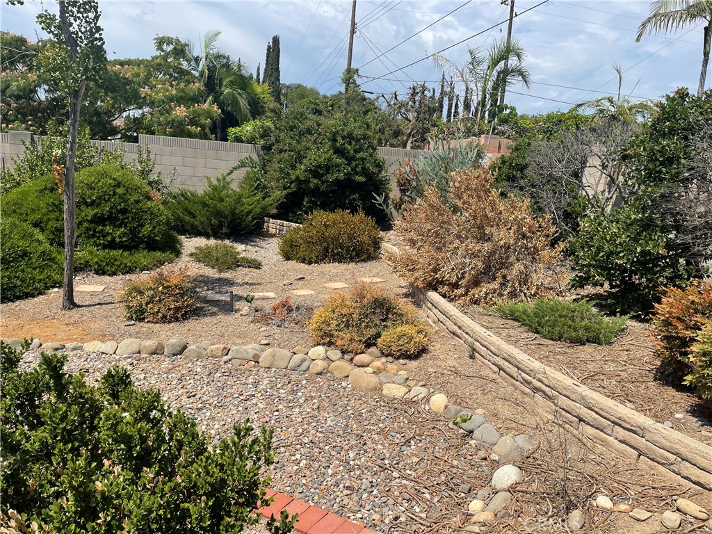 2233 East Everett Place Orange, CA 92867 - Photo 36 of 40 a view of a backyard of a house