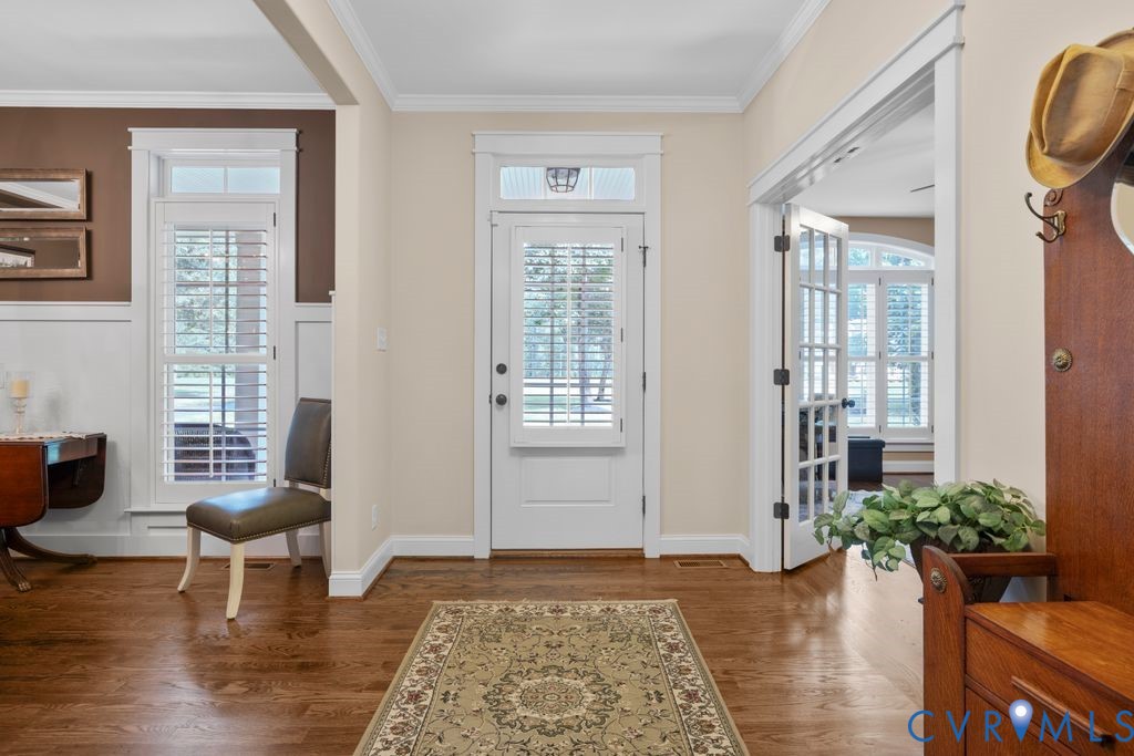 11518 Barrows Ridge Lane Chesterfield, VA 23838 - Photo 5 of 41 a living room with furniture and a potted plant