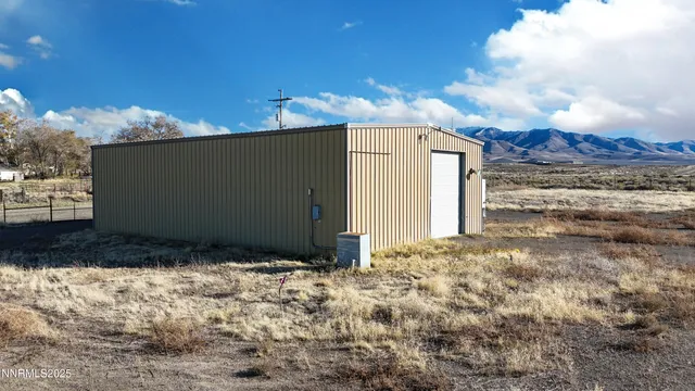a view of a dry yard