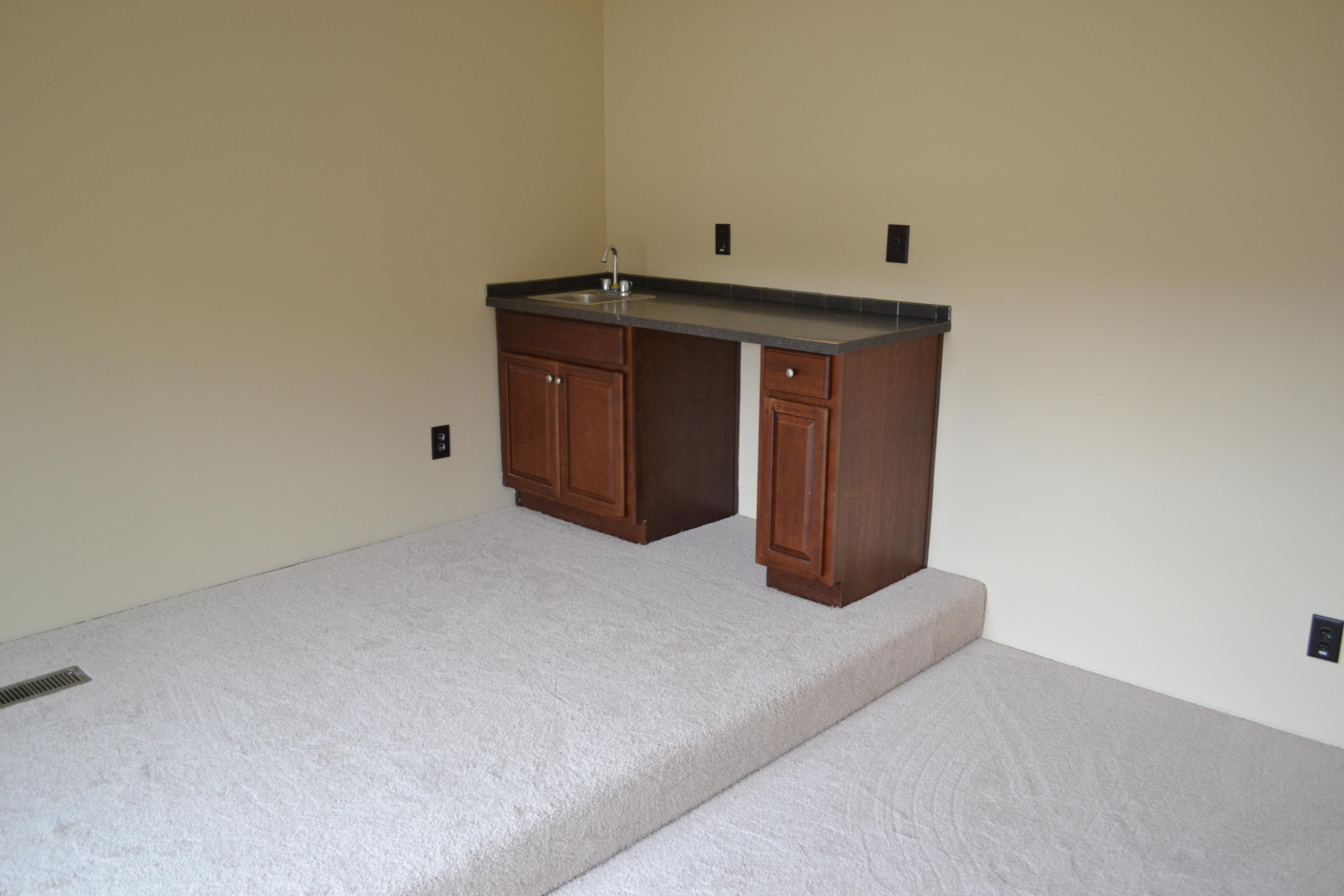 6415 Bob Varner Road Knoxville, TN 37918 - Photo 8 of 22 Media Room Wet Bar
