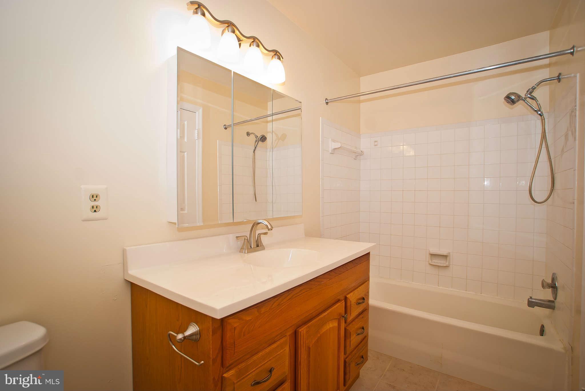 2011 Lyttonsville Road Silver Spring, MD 20910 - Photo 18 of 26 Bath