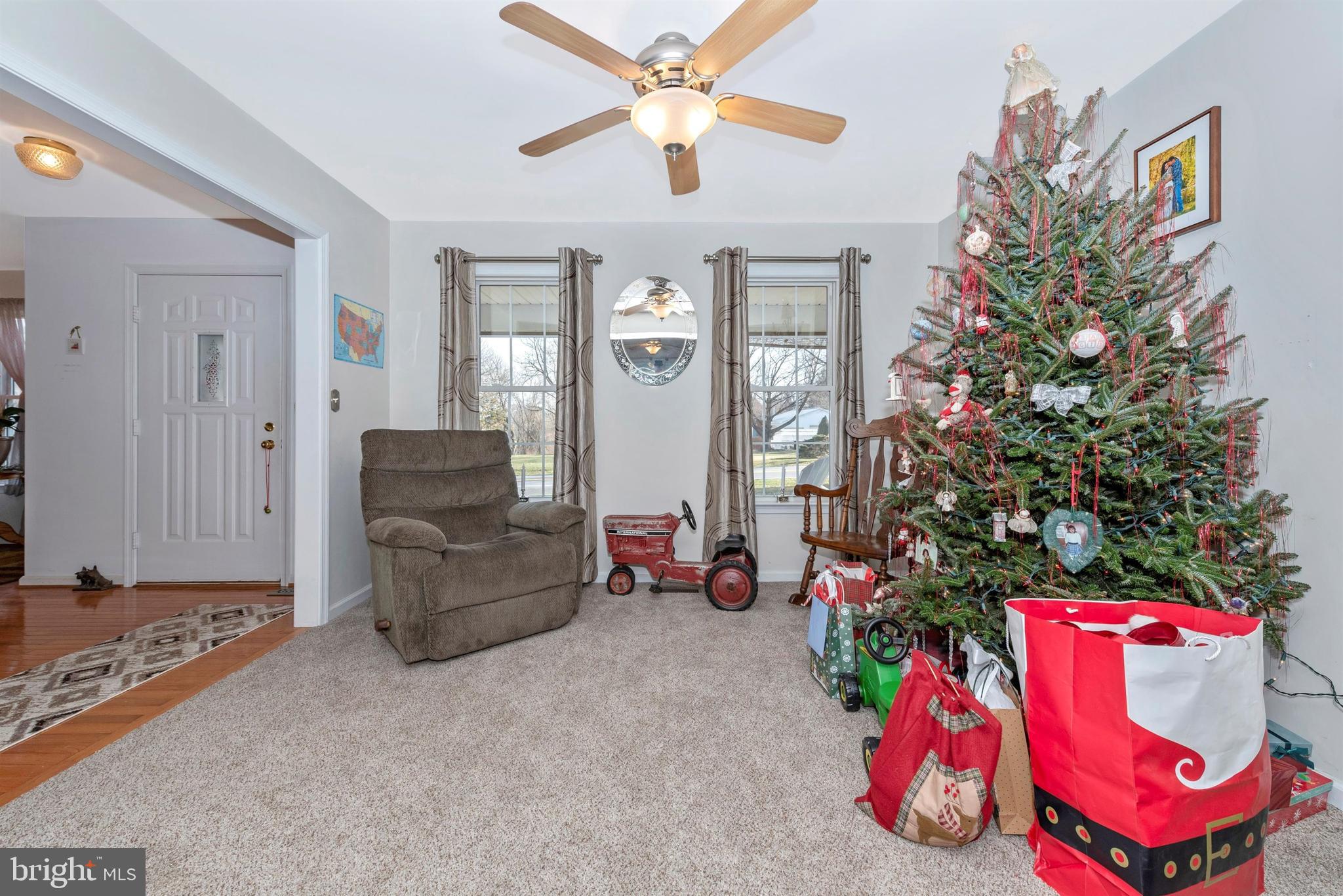6140 Bartonsville Road Frederick, MD 21704 - Photo 29 of 60 Living room to left of front door