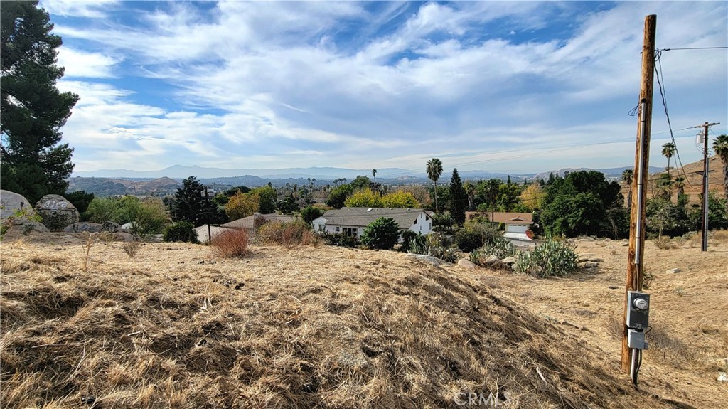 2935 Galaxie Heights Road Riverside, CA 92507 - Photo 19 of 35 a view of a dry yard with sitting area