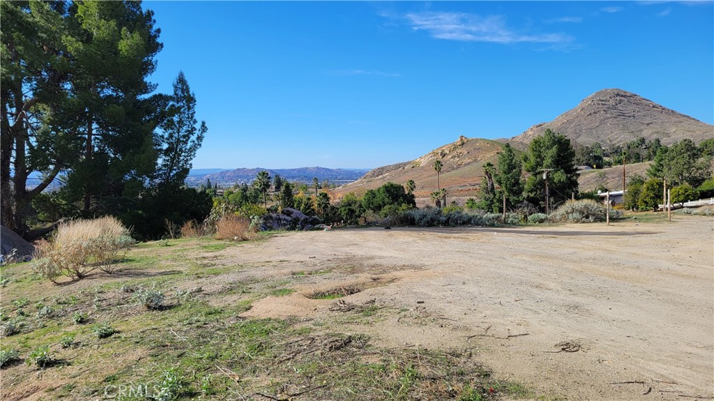 2935 Galaxie Heights Road Riverside, CA 92507 - Photo 30 of 35 a view of a dry yard with plants