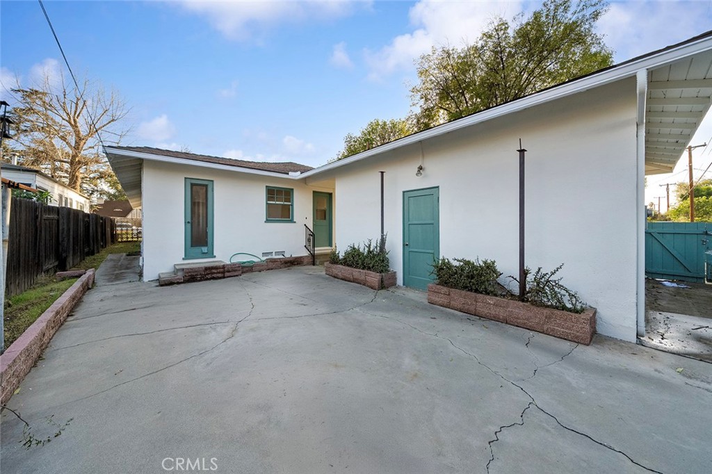 4693 Central Riverside, CA 92506 - Photo 25 of 31 a view of a house with patio
