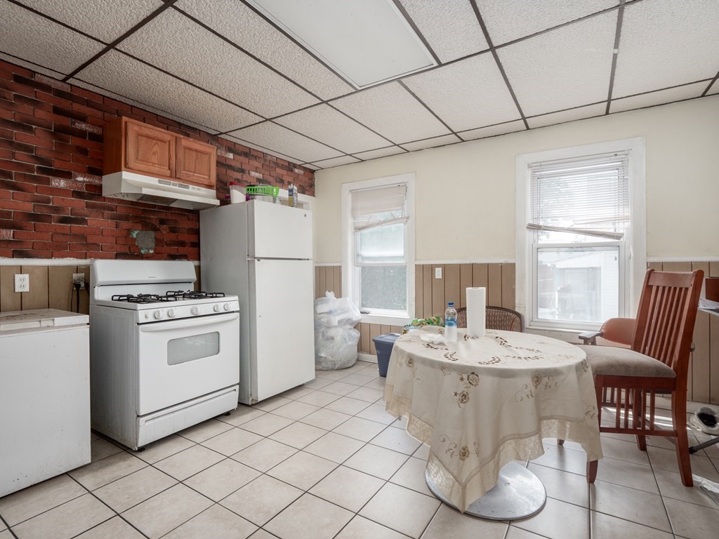 83 Canterbury Street Worcester, MA 01603 - Photo 14 of 42