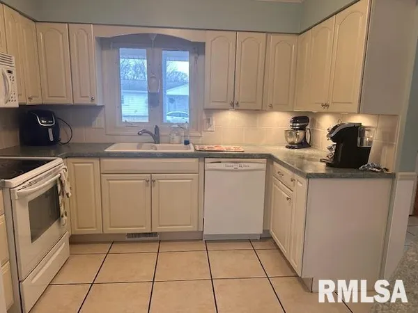 $185,000 | 403 Pendik Street, Jacksonville, IL 62650