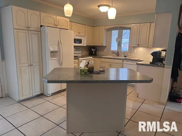 $185,000 | 403 Pendik Street, Jacksonville, IL 62650