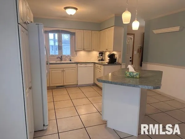 $185,000 | 403 Pendik Street, Jacksonville, IL 62650